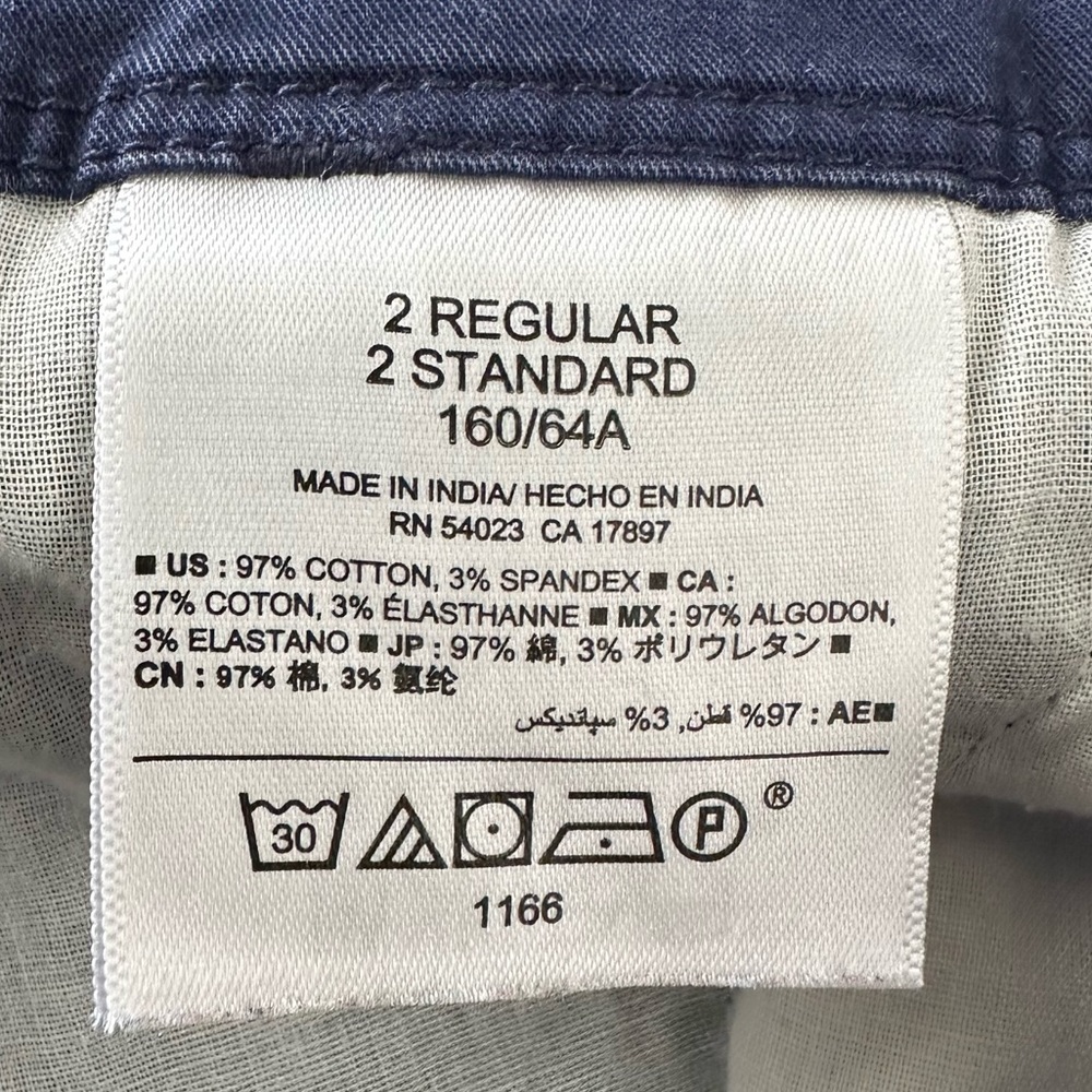 Old Navy Cuffed Bermuda Shorts 7” in Navy Women’s Sz 2 - Picture 7 of 9
